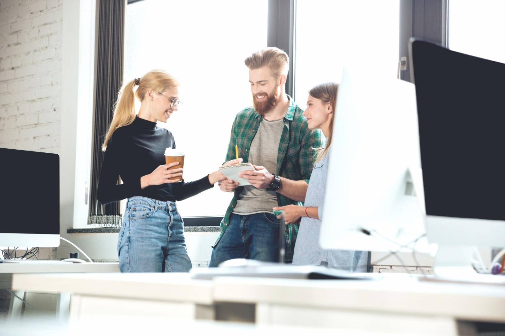 Strumenti di progettazione digitale e tavolozze cromatiche